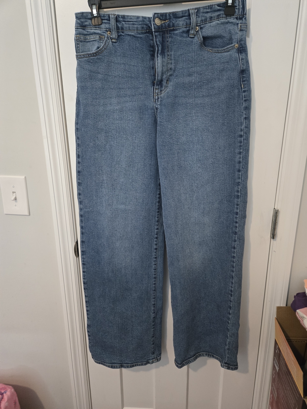No Boundaries Women's Straight Leg Jeans - Light Blue Denim